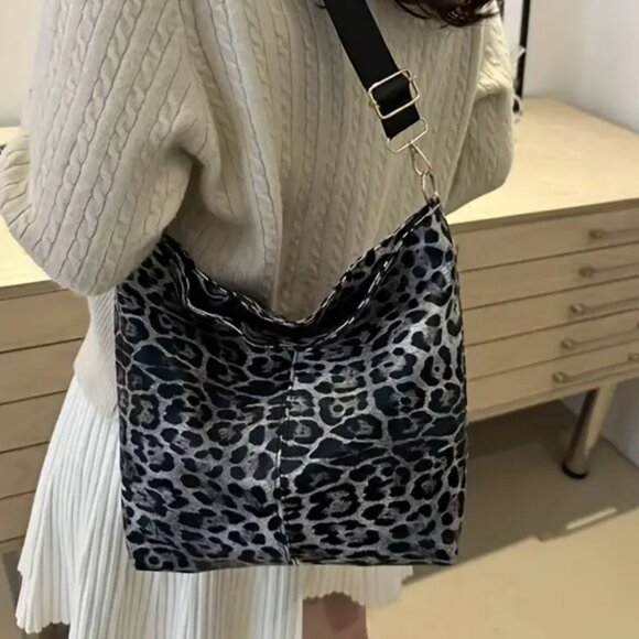 GREY LEPORD SHOULDER BAG - Picture 1 of 6